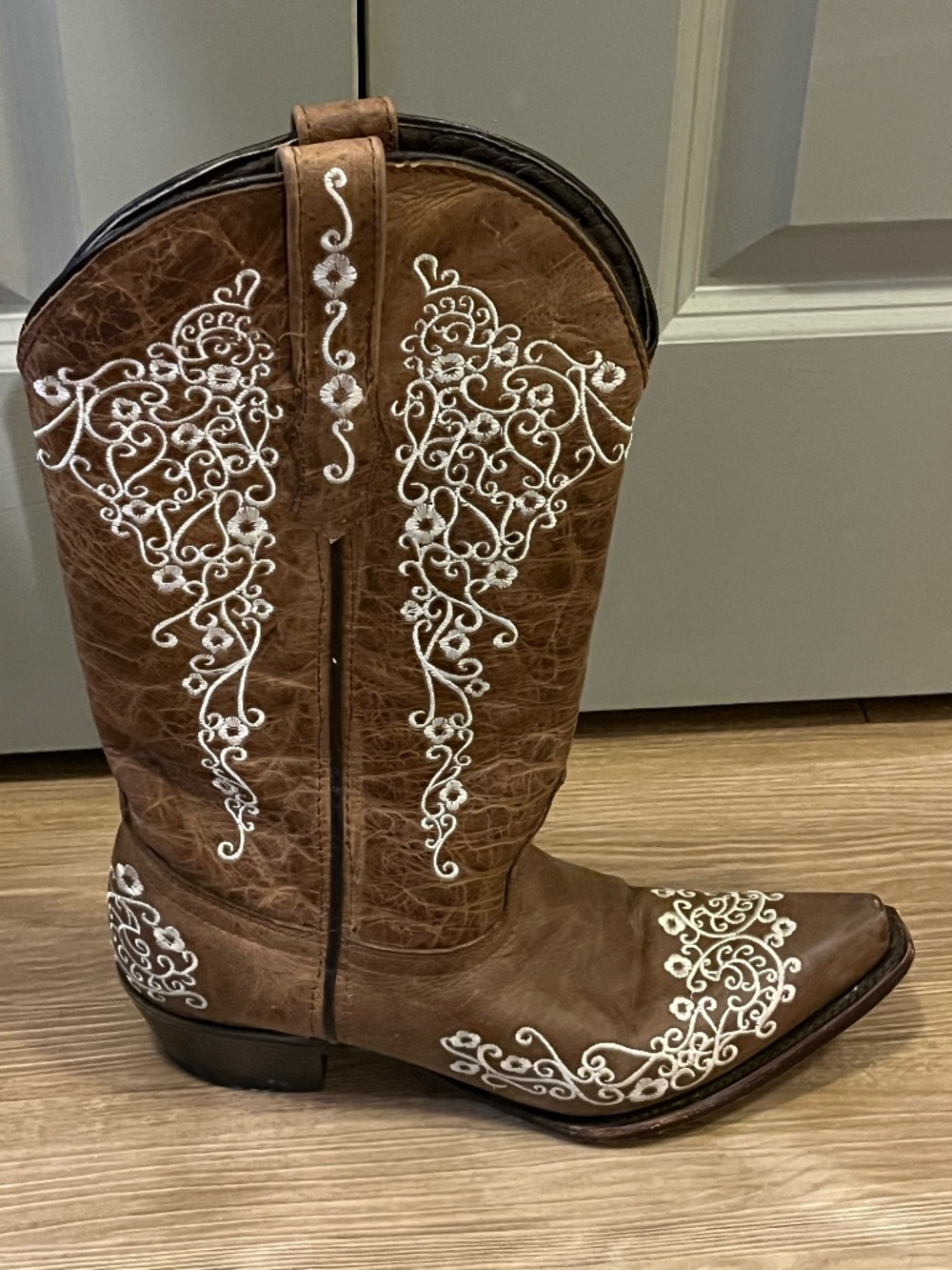 Brown Cowgirl Boots with White Embroidery